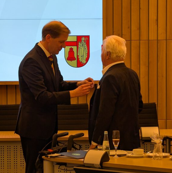 Bild Verleihung des Ordens