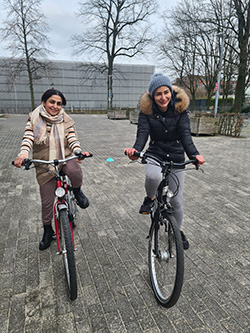 Bild Fahrradschülerinnen